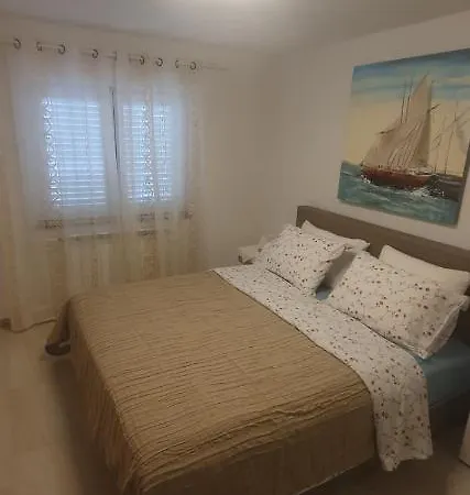 דירה Hause Lupic ראב