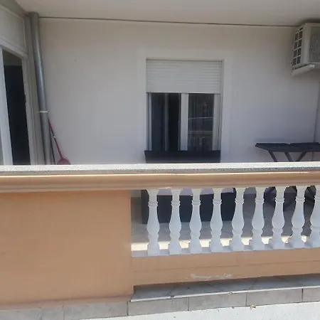 Hause Lupic *