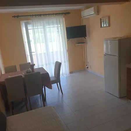 Hause Lupic Apartman Rab Town