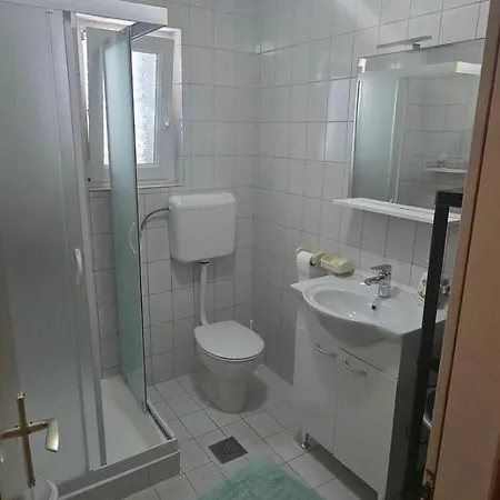 Hause Lupic *